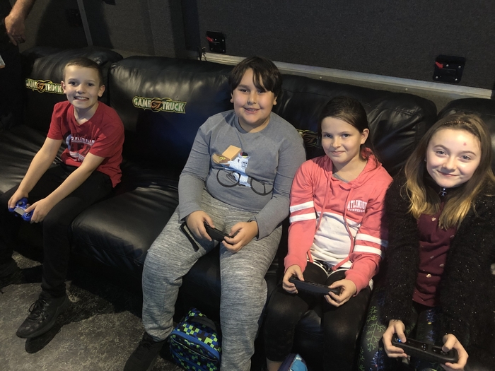 4th graders on the Game Truck. 